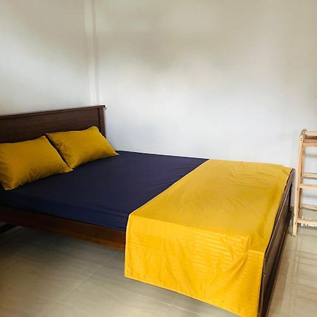 J & J Homestay Джафна Екстериор снимка