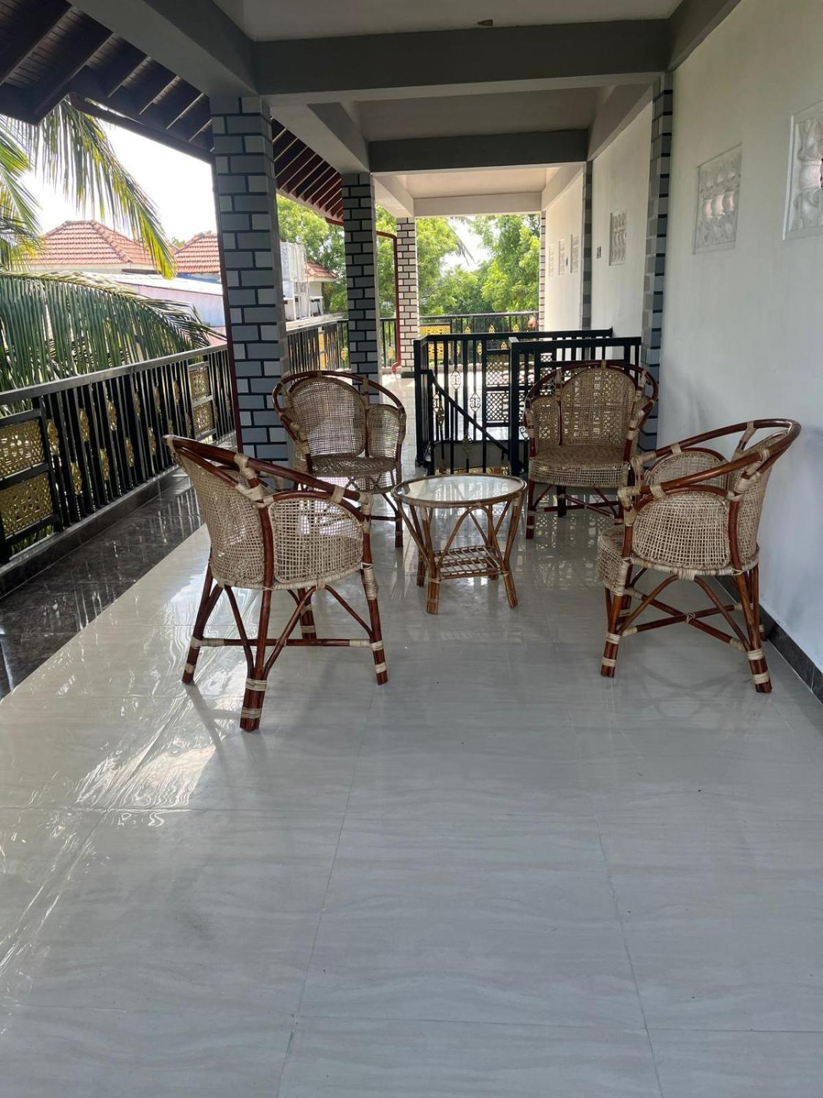 J & J Homestay Джафна Екстериор снимка